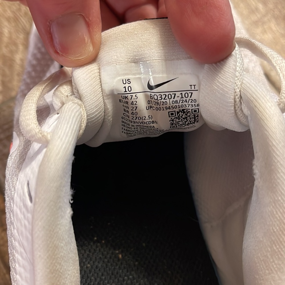 Women’s Nike Revolution tennis shoes - Picture 6 of 6